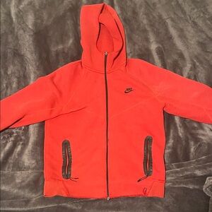 Red men’s Nike tech size L